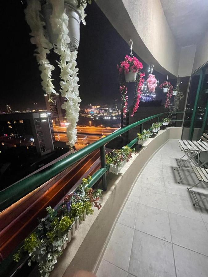Dxb Backpackers Executive Vandrehjem Dubai Eksteriør billede